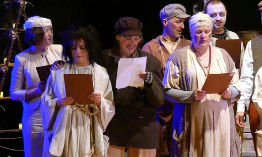 Ebenezer Scrooge i inni - nauczyciele bielskiego gastronoma na scenie