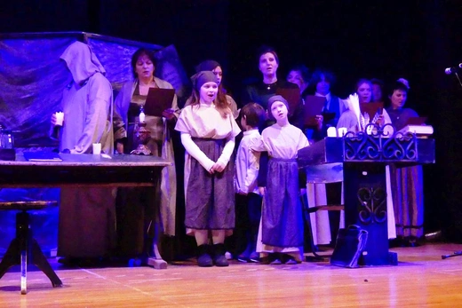 Ebenezer Scrooge i inni - nauczyciele bielskiego gastronoma na scenie