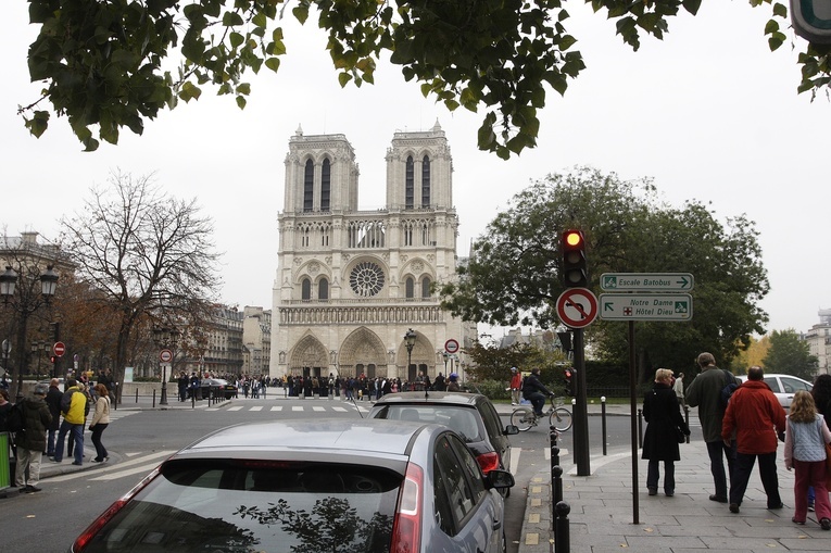 Katedra Notre-Dame. Jaka będzie po remoncie? Opowiada rektor świątyni