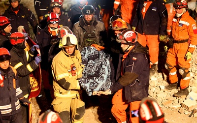 Do polskich strażaków szukających ludzi w gruzach w tureckiej Besni dołączyli ratownicy z Litwy i Czech