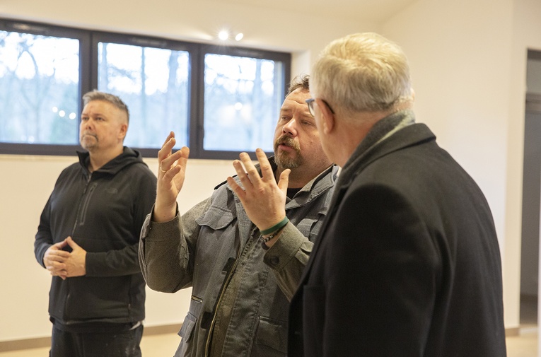 Prace nad ikoną w Pleśnej