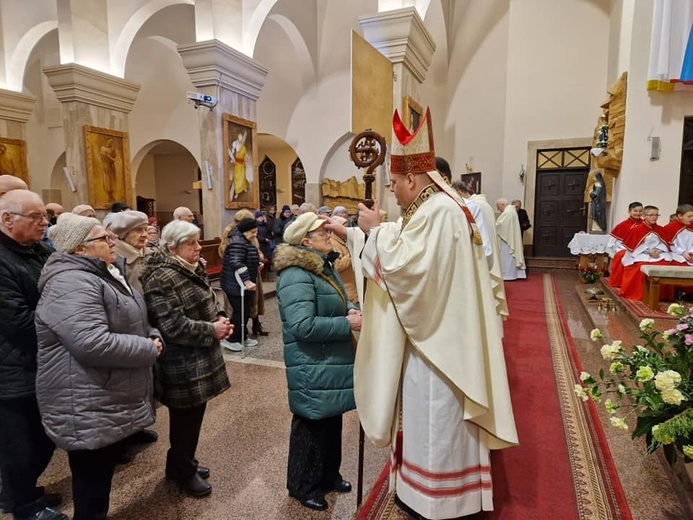 Biskup odwiedził chorych w domach