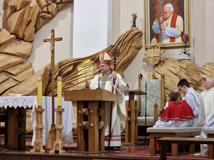 Biskup odwiedził chorych w domach