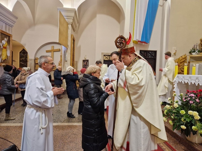 Biskup odwiedził chorych w domach