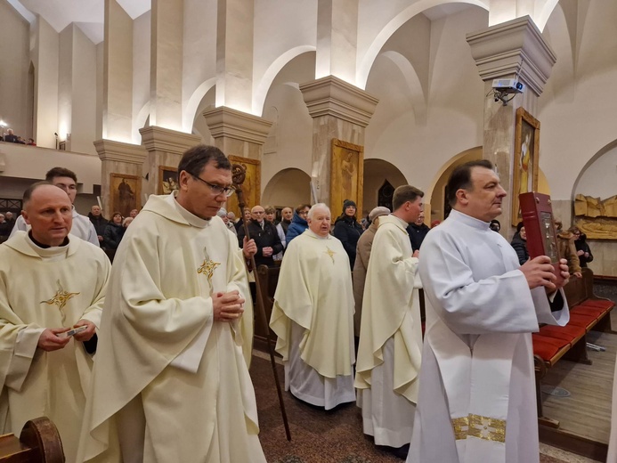 Biskup odwiedził chorych w domach