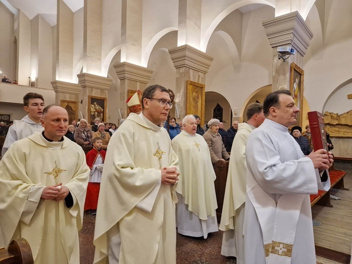 Biskup odwiedził chorych w domach