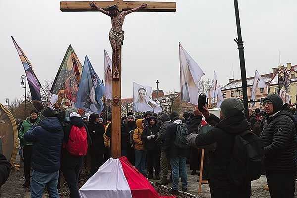 ▲	Przed tygodniem ogólnopolskie spotkanie Wojowników Maryi rozpoczęło się nieopodal miejsca objawień Jezusa Miłosiernego św. s. Faustynie Kowalskiej.