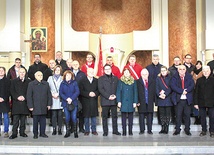 	Krwiodawcy i członkowie Klubu po Mszy św. jubileuszowej.