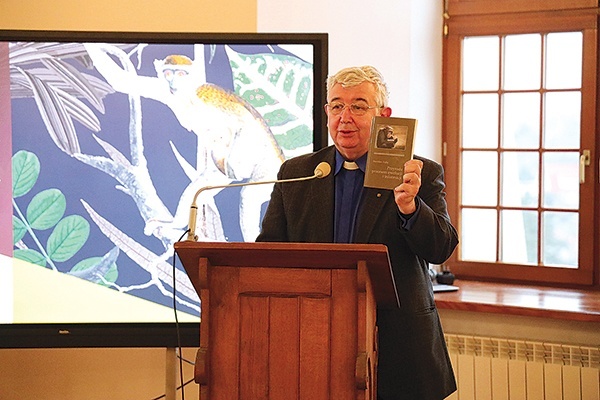 ▲	Najnowszą książkę ks. Stanisława Zięby przedstawił ks. Jacek Łapiński.