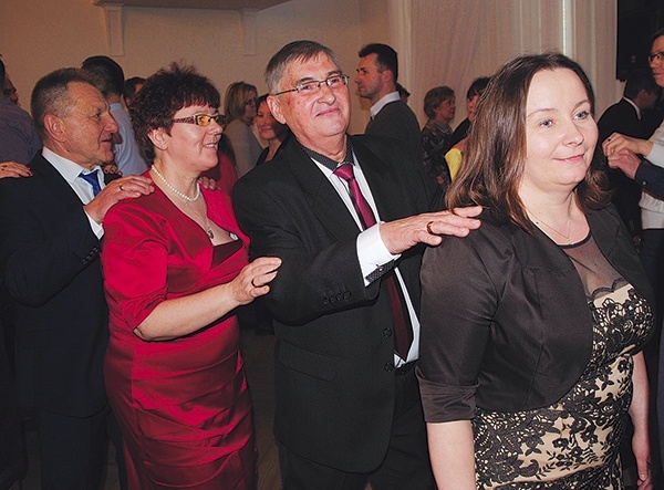 ▲	Bal to szansa pobycia razem.