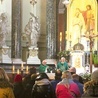 ▲	Eucharystii w kościele pw. św. Jana Chrzciciela przewodniczył bp Andrzej Siemieniewski. 