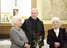 Andrzej Trybulski z Anną Słowik (z lewej) i Jadwigą Kłosińską.