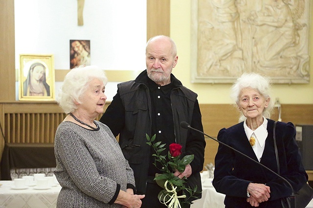 Andrzej Trybulski z Anną Słowik (z lewej) i Jadwigą Kłosińską.