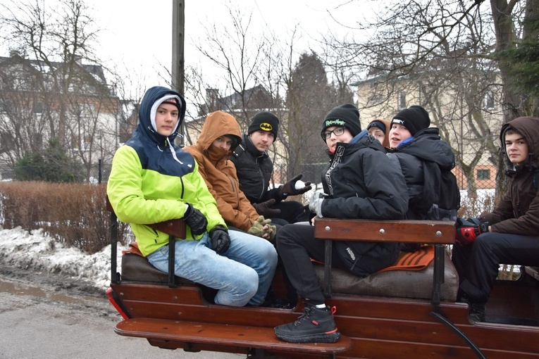 Pierwsze dni zimowiska z ks. Marcinem Zawadą