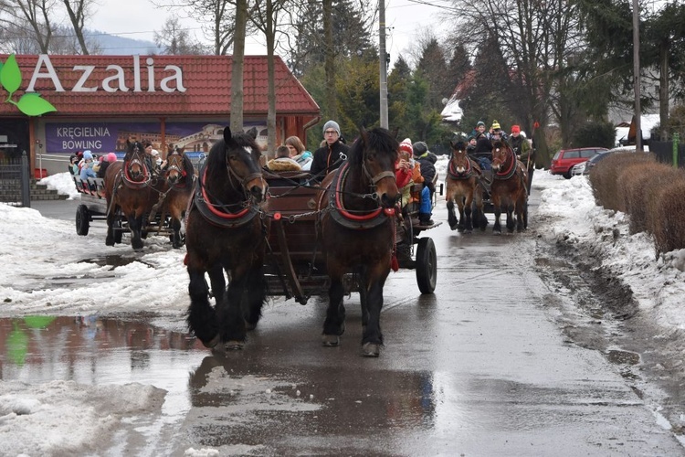 Pierwsze dni zimowiska z ks. Marcinem Zawadą