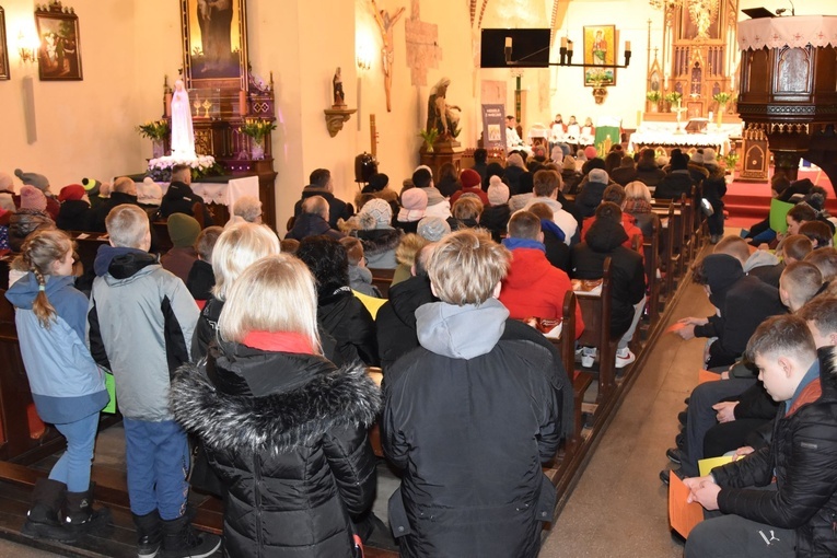 Pierwsze dni zimowiska z ks. Marcinem Zawadą