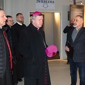 Abp Józef Kupny zwiedzał odnowioną Izby Pamięci Sybiraków w klasztorze redemptorystów.