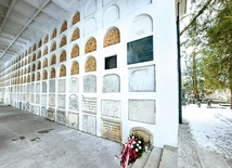 Zniszczona podczas Powstania Warszawskiego tablica nagrobna została odsłonięta 7 lutego.