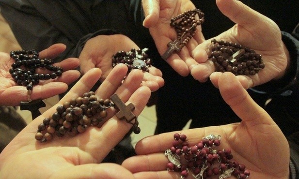 Aplikacja "Żywy Różaniec"