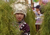 Przedstawiciel grupy etnicznej Miao podczas Festiwalu Pohui w Xiangfen w południowych Chinach.
6.02.2023  Xiangfen, Chiny