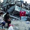 Pozbawieni domu mieszkańcy tureckiej miejscowości Hatay, którą 6 lutego nawiedziło potężne trzęsienie ziemi.