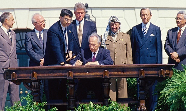 Porozumienie z Oslo z 1993 r. (podpisane jednak w Waszyngtonie – na zdjęciu) dawało cień nadziei na pokój między Żydami a Palestyńczykami.