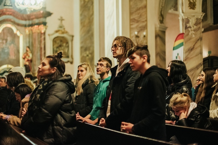 Modlitewne spotkanie młodych na Starych Szkotach