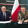 ▲	Zwieńczeniem obchodów było podpisanie porozumienia o współpracy między okręgiem dolnośląskim ŚZŻAK a 16 Dolnośląską Brygadą Obrony Terytorialnej.