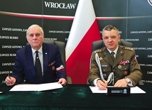 ▲	Zwieńczeniem obchodów było podpisanie porozumienia o współpracy między okręgiem dolnośląskim ŚZŻAK a 16 Dolnośląską Brygadą Obrony Terytorialnej.