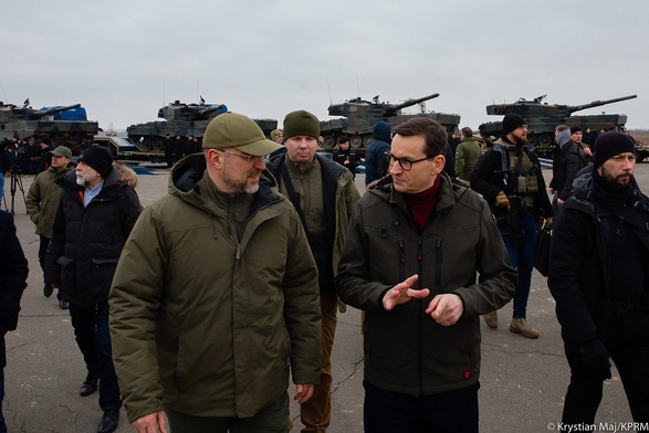 Zełenski: Pierwsze czołgi dotarły z Polski