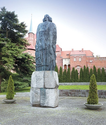 Pomnik we Fromborku. 