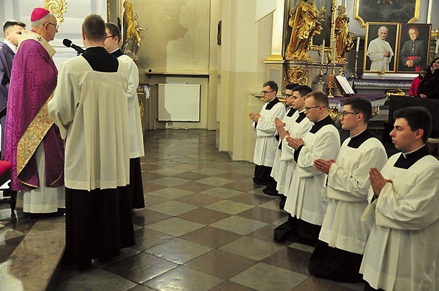 	Podczas liturgii ustanowienia lektorów w niedzielę 26 lutego.