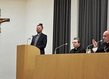 Po wykładzie był czas na pytania i dyskusję.