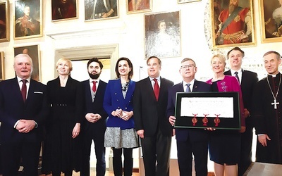 Uroczystość, podczas której ogłoszono zakup zabytków i doszło do symbolicznego podpisania aktu własności, odbyła się 13 lutego w tarnowskim ratuszu.