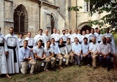 Członkowie Wspólnoty Misjonarzy Miłosierdzia Bożego działającej w diecezji Fréjus-Toulon.