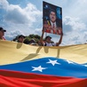 Zwolennicy Nicolása Maduro podczas marszu w Caracas  8 grudnia 2022 r.
