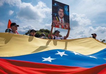 Zwolennicy Nicolása Maduro podczas marszu w Caracas  8 grudnia 2022 r.