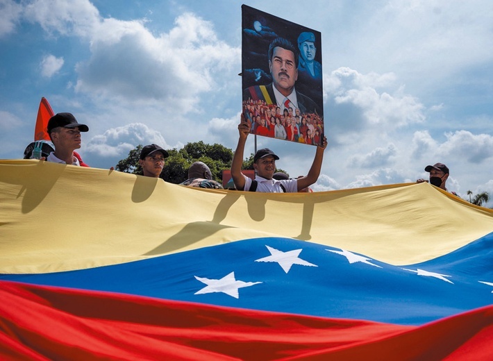 Zwolennicy Nicolása Maduro podczas marszu w Caracas  8 grudnia 2022 r.