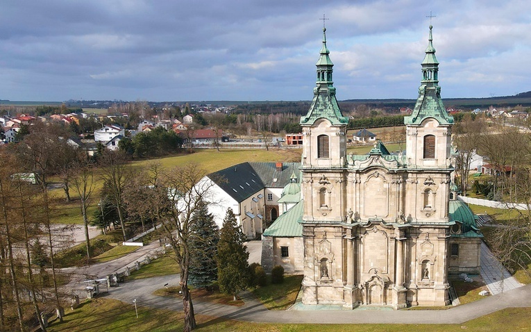 Opactwo w Jędrzejowie to najstarszy klasztor cystersów w Polsce.