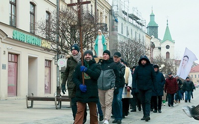 Wspólna męska modlitwa na ulicach Lublina odbywa się w pierwsze soboty miesiąca.