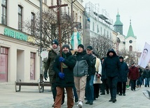 Wspólna męska modlitwa na ulicach Lublina odbywa się w pierwsze soboty miesiąca.