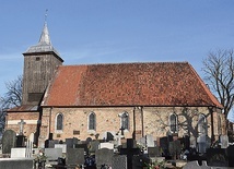 Gotycki kościół pochodzi z XIII wieku.