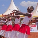 Tańce młodzieży podczas otwarcia nowej parafii