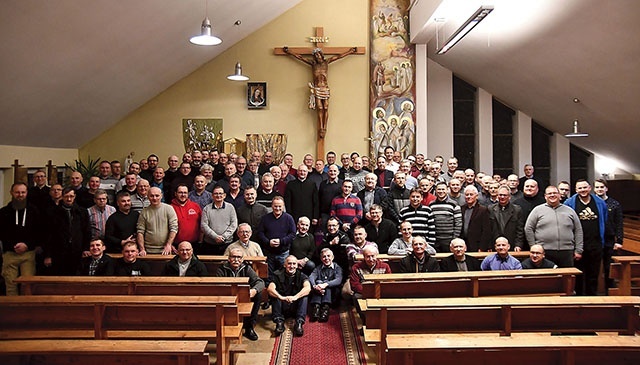 Marcowe rekolekcje w sanktuarium Matki Bożej Cierpliwie Słuchającej w Rokitnie. Wzięło w nich udział ponad 100 osób.