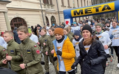 Wśród biegaczy było wielu młodych ludzi.