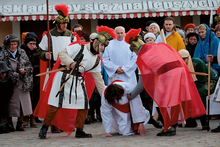 Ubiegłoroczny spektakl na ulicach Susza spotkało się z dużym zainteresowaniem. Organizatorzy mają nadzieję, że w tym roku będzie podobnie.