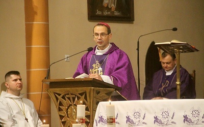 Biskup Maciej Małyga sakrę biskupią przyjął w 2022 r. Ma 43 lata i jest najmłodszym hierarchą w Polsce.