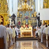 Biskup łowicki zaprasza wszystkich diecezjan  na wspólną modlitwę.