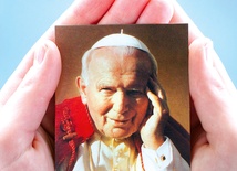 Kapłani zachęcają  do przypominania bogatego nauczania i świadectwa życia  Jana Pawła II.