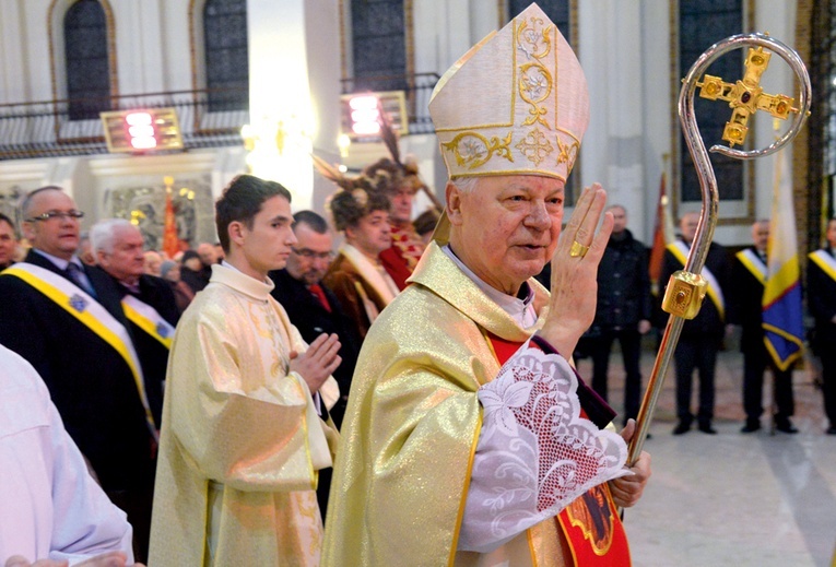Bp Adam przewodniczy Mszy św. odpustowej ku czci patrona miasta i diecezji w swojej rodzinnej parafii, w bazylice św. Kazimierza w Radomiu.